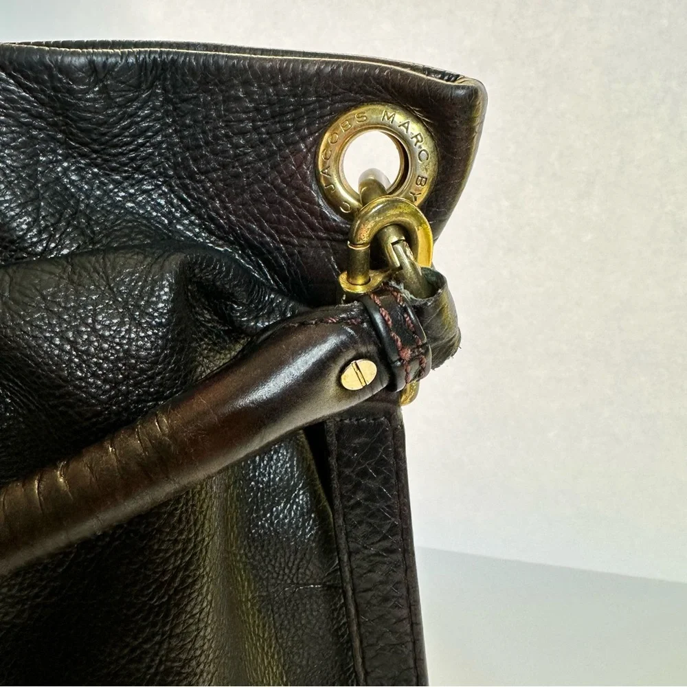 Marc Jacobs Classic Q Hillier Hobo Pebbled Leather Bag Black Brown Gold Hardwear - Picture 8 of 16